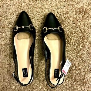 Black and gold slingback kitten heels. Jones New York. Size 9.